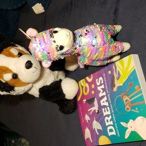 2 stuffed animals and a dream book.